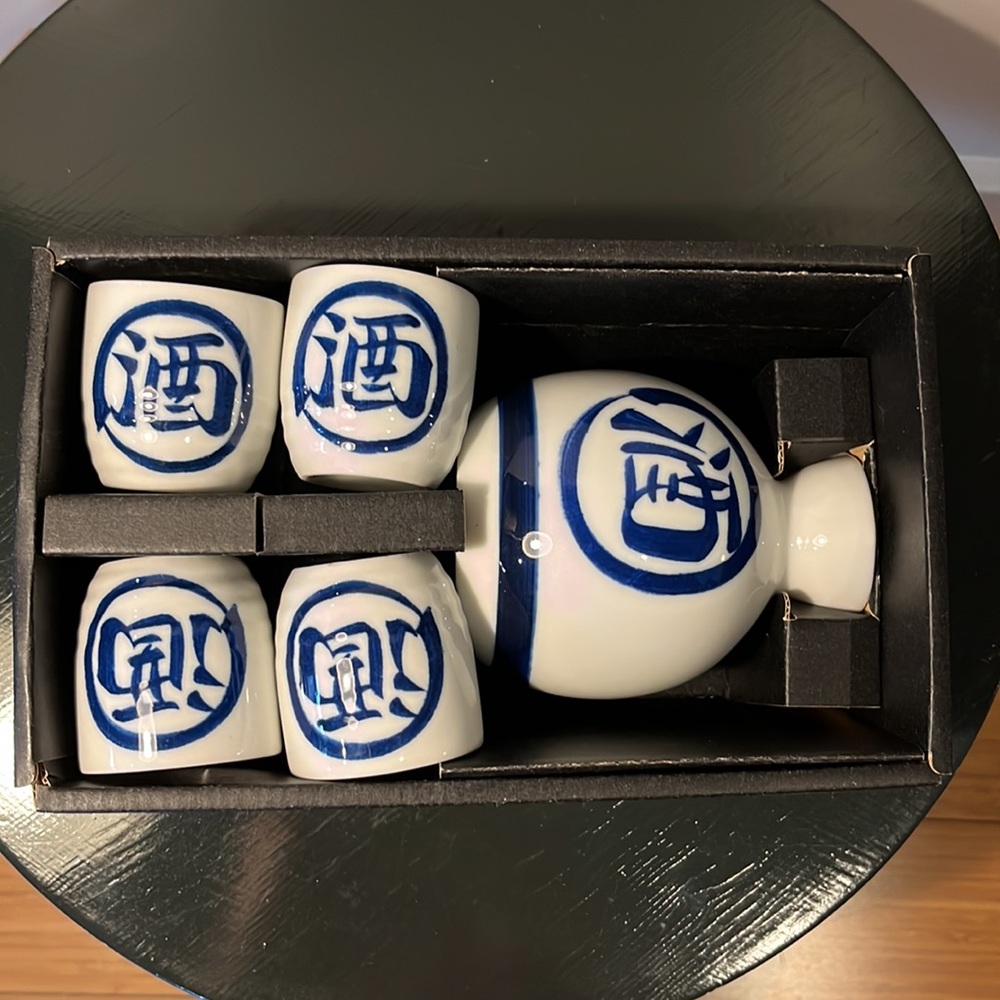 Japanese Sake Set - Picture 10 of 10
